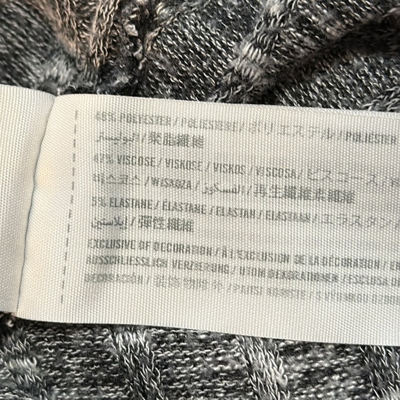 Abercrombie & Fitch Women’s Medium Ribbed Knit Long Sleeve Stretch Scoop Hem Top - Picture 7 of 7